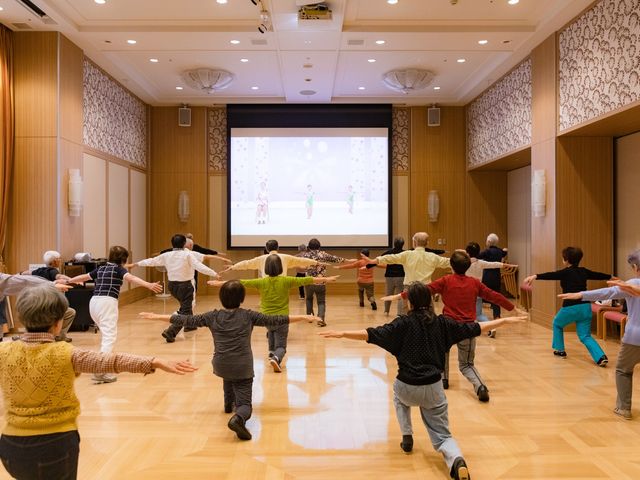 広々とした多目的室 多目的室 ゆったりとしたスペースで、様々な活動が快適に行えます。天井も高く、団体での利用に最適です。