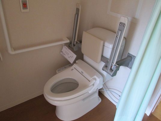 バリアフリー設計のトイレ