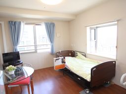 明るい居室の一角