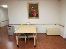 落ち着いた色合いの多目的室