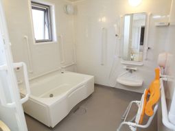 バリアフリー対応の浴室