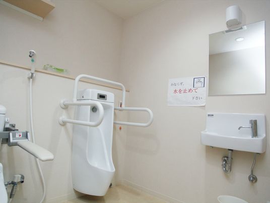 バリアフリー設計のトイレ
