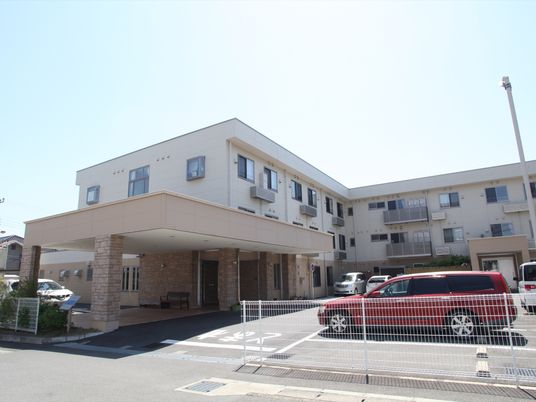 広々とした施設のエントランス