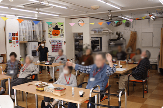 賑やかな室内の様子