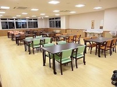 明るく広いダイニングルーム