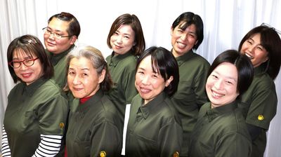 スタッフの集合写真
