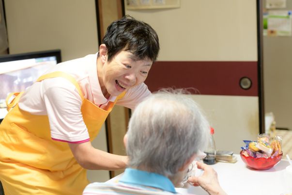 笑顔でサービス提供 居室