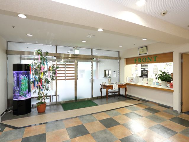 エントランスの明るい風景
