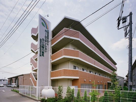 多階層の建物外観