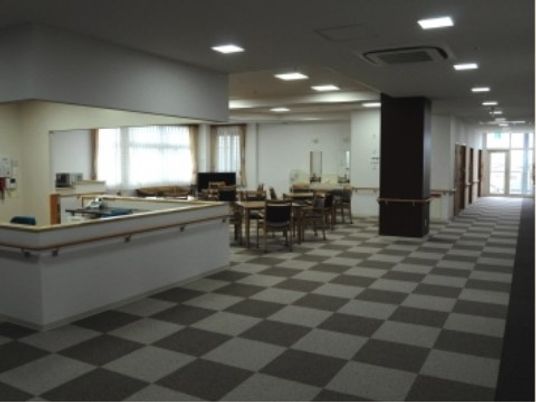 ゆったり共用ダイニングエリア