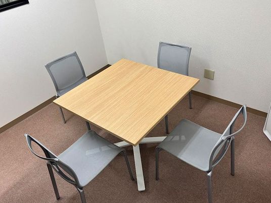 4人用の談話室  