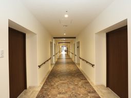 清潔な長い廊下