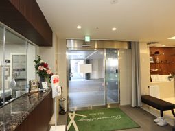 エントランスの明るい空間