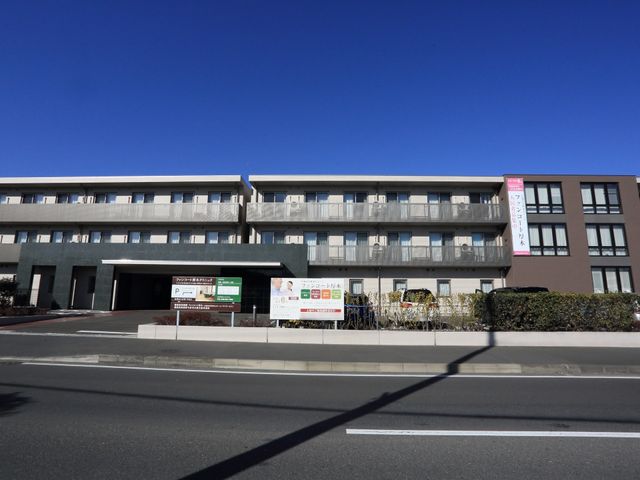 清潔感のある施設の外観 外観 広々とした外観は清潔感があり、人々の安心感を与えます。見学や就業をご検討の方に新しい職場の雰囲気をお伝えします。