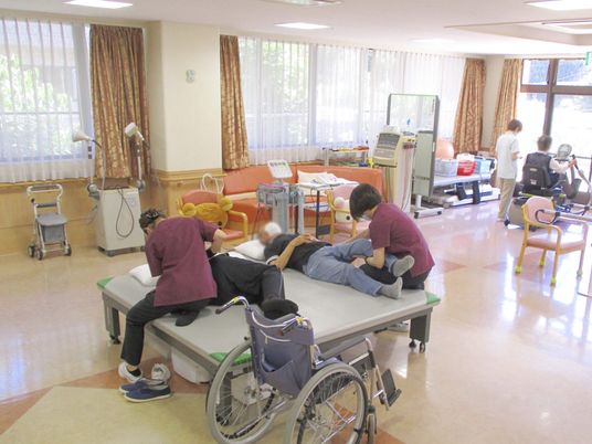 活気ある機能訓練室
