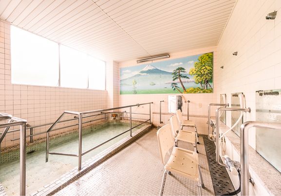 広々とした浴室