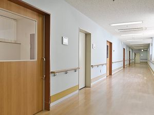 手すり付きの廊下  