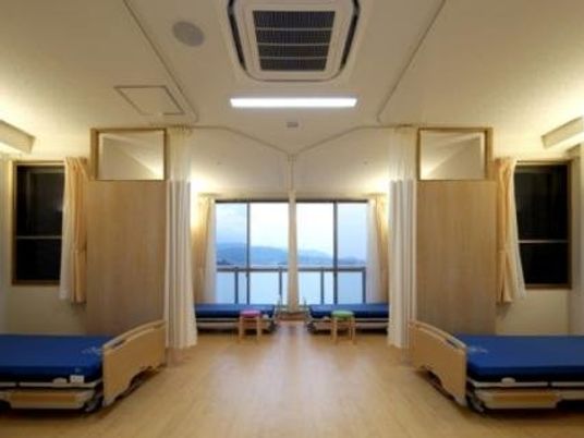 窓辺が特徴の居室