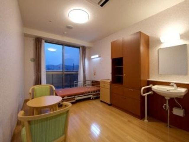 広々とした居室 居室 自然光がたっぷりと入る広々としたお部屋です。快適な環境でゆったりと過ごせます。