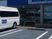 施設前の送迎車と出入口  