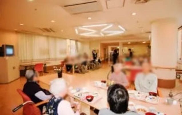 明るい食堂の様子