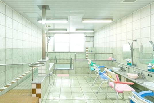 明るい浴室