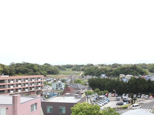 緑豊かな外観景色