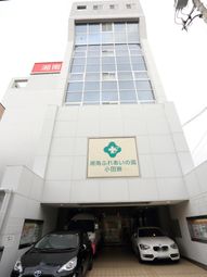 多階建て建物のエントランス