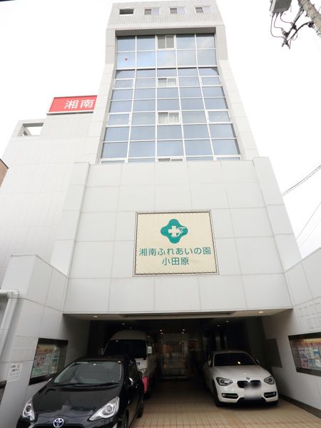 多階建て建物のエントランス