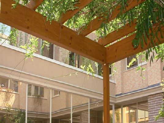 木造の温かみ中庭