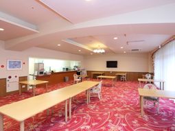 和やかな食堂の空間