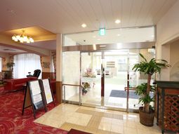 明るいエントランスの様子