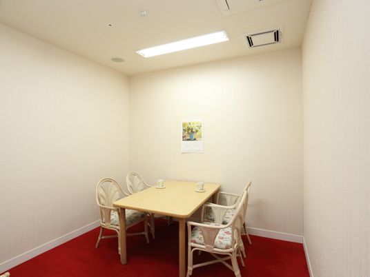 採光の明るい居室空間