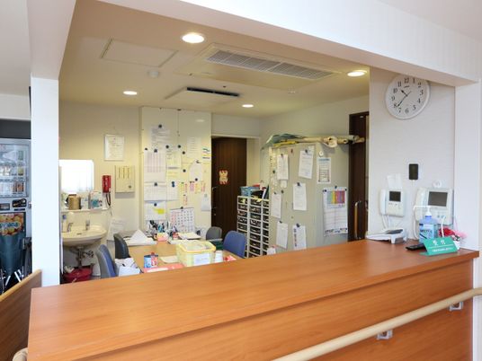 活気あるフロント周辺