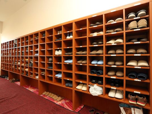 靴が整然と並ぶ玄関