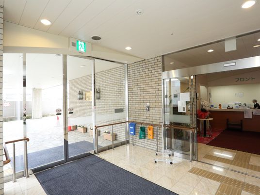 エントランスの明るい空間