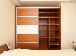 清潔な居室のクローゼット