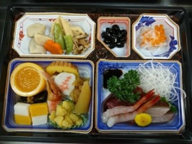 彩り豊かな料理 料理 色鮮やかな料理が盛り付けられ、利用者への特別な食事体験を提供します。