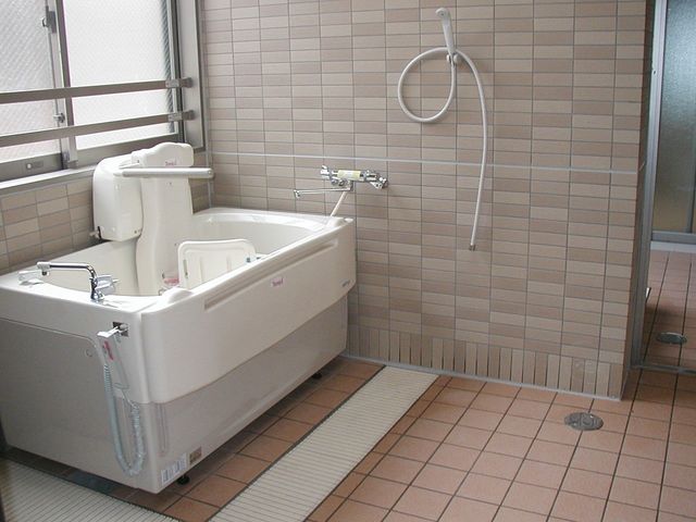使いやすい浴室 浴室 広々としたユニットバスで、安全に配慮した設計です。快適な入浴体験が可能です。
