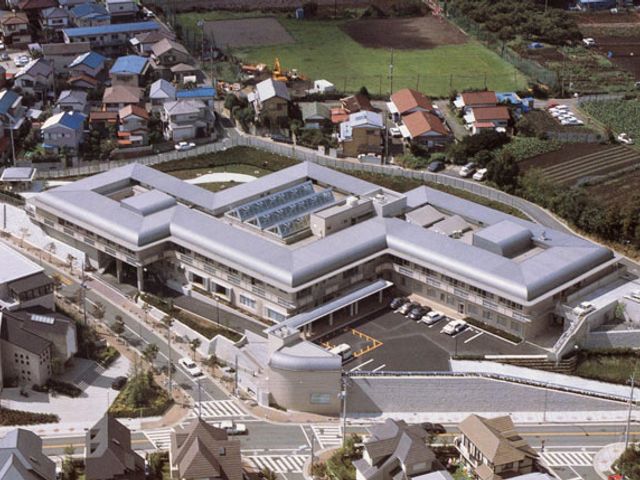地域に囲まれた建物外観 外観 周囲の住宅地に調和した設計です。利用者に親近感を与える立地と言えます。