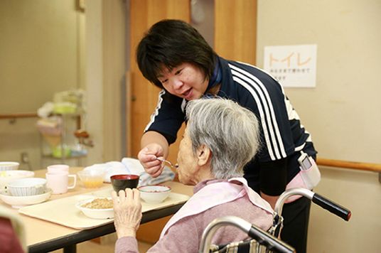 食事介助中の居室