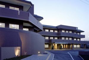 三階建ての建物外観