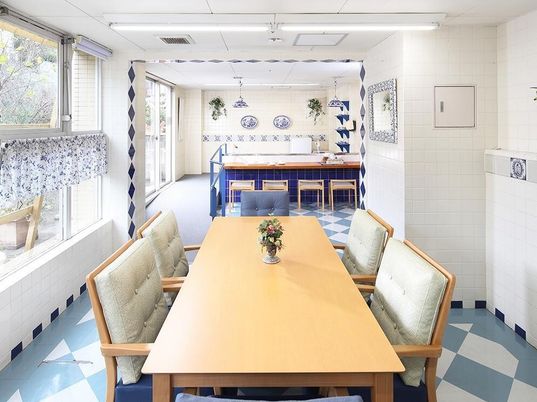 清潔なイメージの食堂