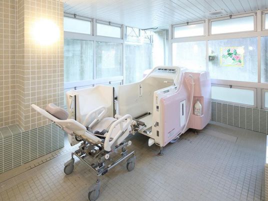 特殊浴槽のある浴室