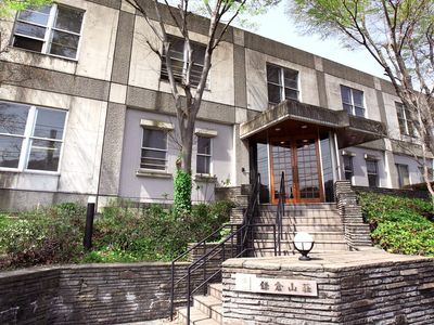 施設の正面玄関