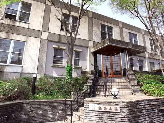 施設の正面玄関