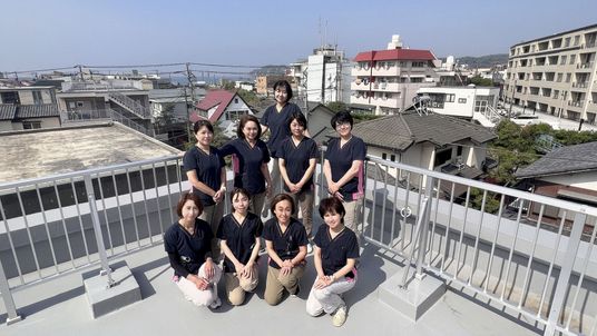 広々とした建物の屋上