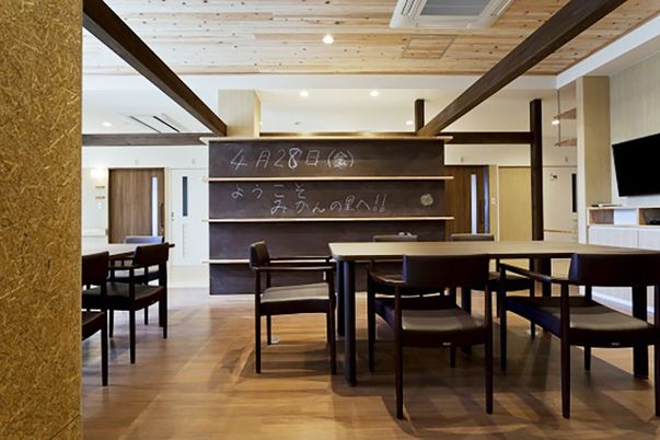 自然光あふれるラウンジ