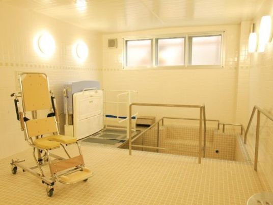 車椅子対応の浴室