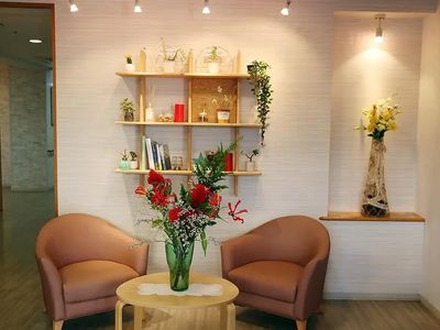 明るく落ち着いた休憩スペース